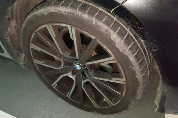Used BMW 7 Series 2021 740Li Leading Model M Sport Package Right Front Wheel Hub