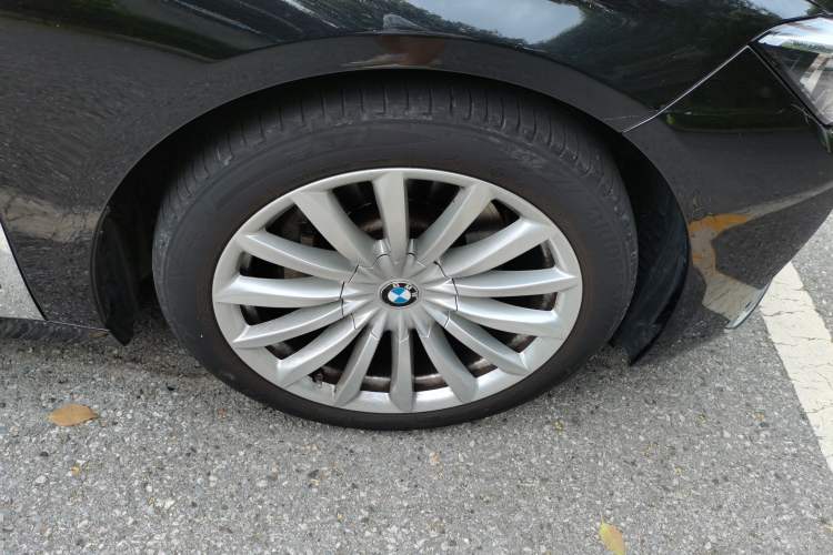 Used BMW 7 Series 2021 730Li Luxury Package Right Front Wheel Hub
