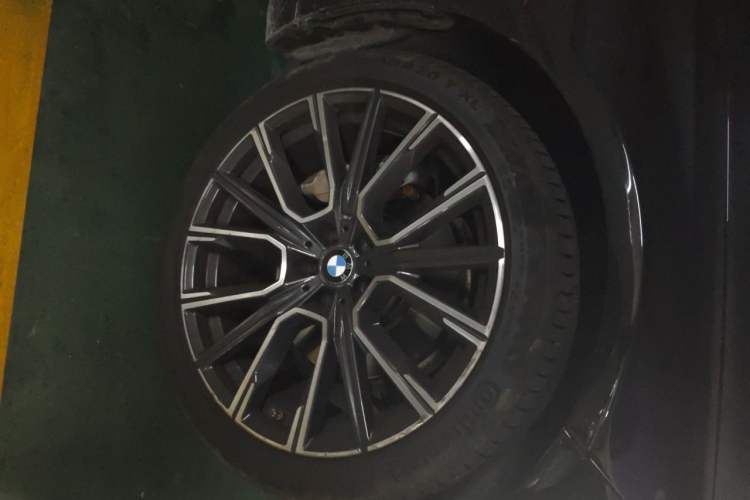Used BMW 7 Series 2021 730Li M Sport Package Right Front Wheel Hub