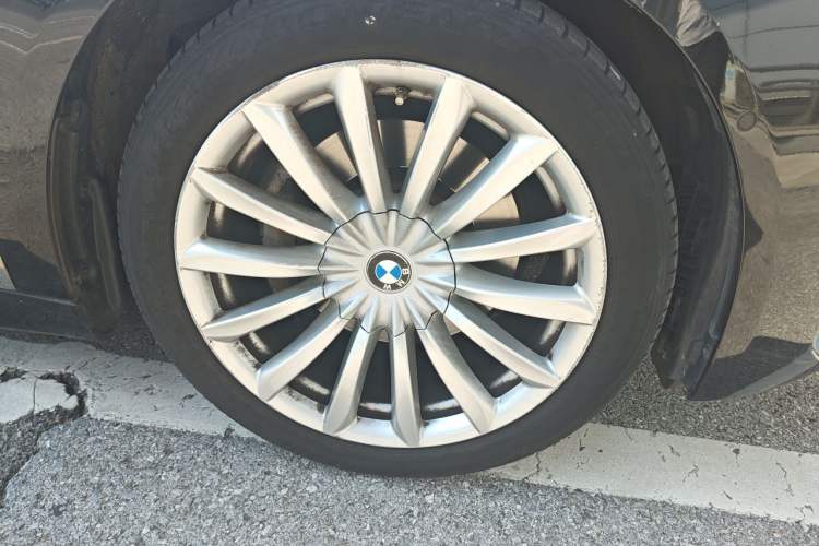 Used BMW 7 Series 2021 730Li Luxury Package Right Front Wheel Hub