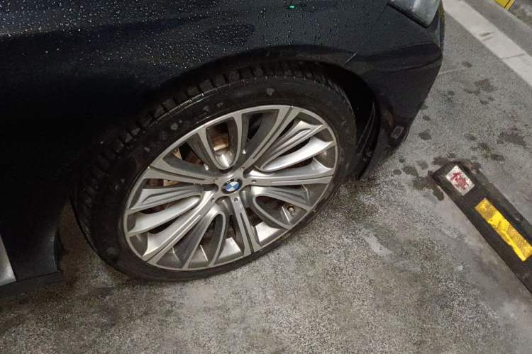 Used BMW 7 Series 2021 740Li Leading Edition Luxury Package Right Front Wheel Hub