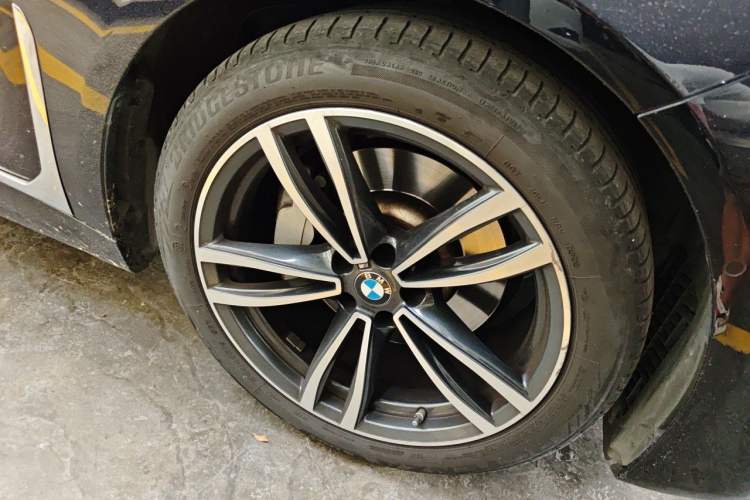 Used BMW 7 Series 2021 730Li M Sport Package Right Front Wheel Hub