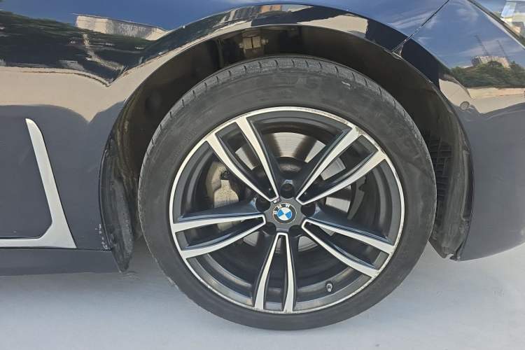 Used BMW 7 Series 2021 730Li M Sport Package Right Front Wheel Hub