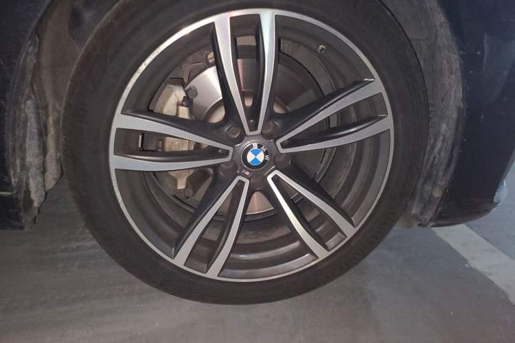 Used BMW 7 Series 2021 730Li M Sport Package Right Front Wheel Hub