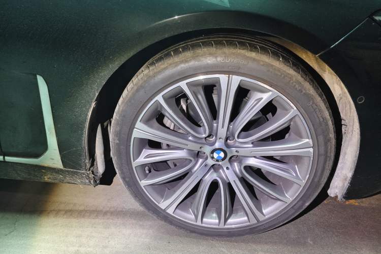 Used BMW 7 Series 2021 740Li Leading Edition Luxury Package Right Front Wheel Hub