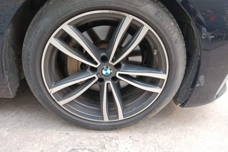 Used BMW 7 Series 2021 730Li M Sport Package Right Front Wheel Hub