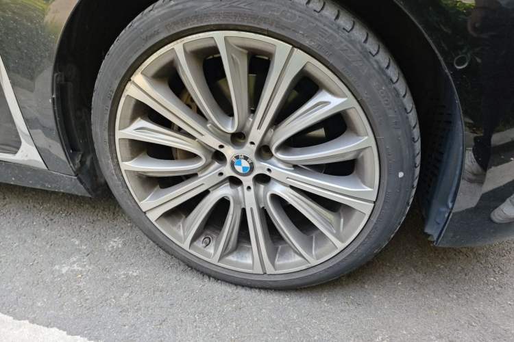 Used BMW 7 Series 2021 740Li Leading Edition Luxury Package Right Front Wheel Hub