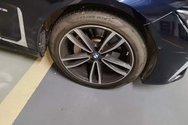 Used BMW 7 Series 2021 730Li M Sport Package Right Front Wheel Hub