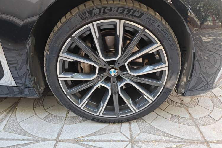 Used BMW 7 Series 2021 740Li xDrive Executive M Sport Package Right Front Wheel Hub