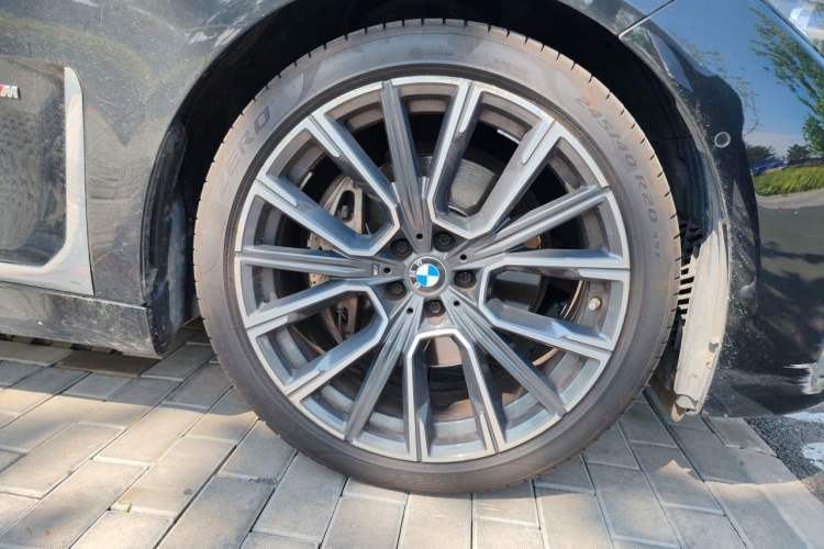 Used BMW 7 Series 2021 740Li Leading Model M Sport Package Right Front Wheel Hub