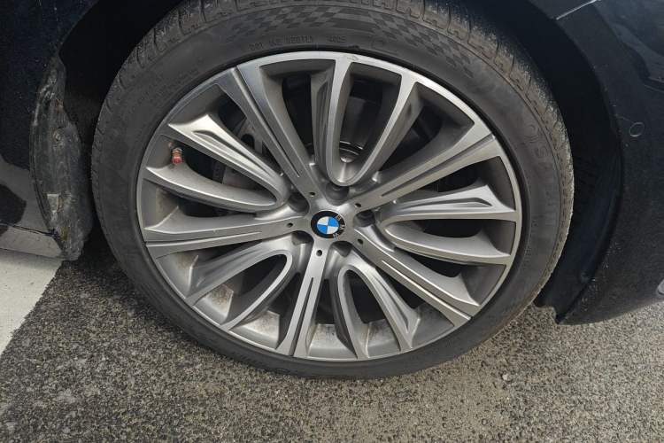 Used BMW 7 Series 2021 740Li Leading Edition Luxury Package Right Front Wheel Hub