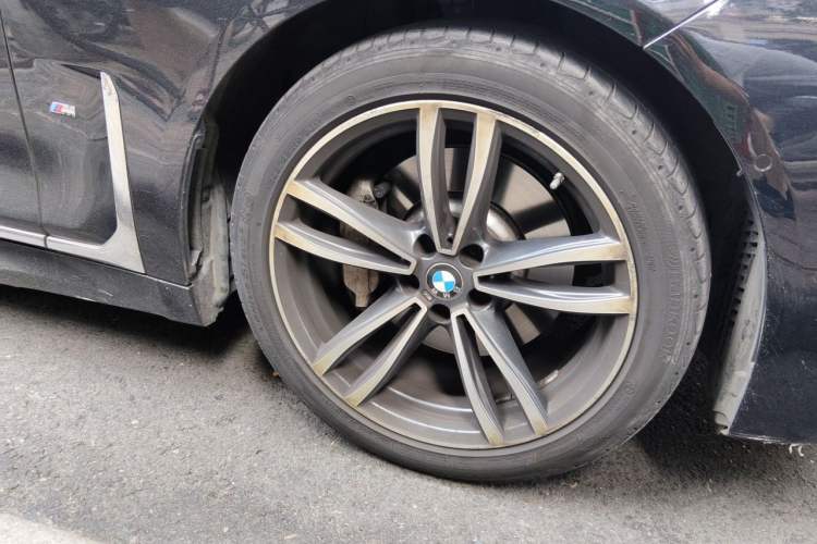 Used BMW 7 Series 2021 730Li M Sport Package Right Front Wheel Hub