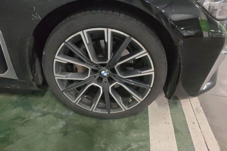 Used BMW 7 Series 2021 740Li Leading Model M Sport Package Right Front Wheel Hub
