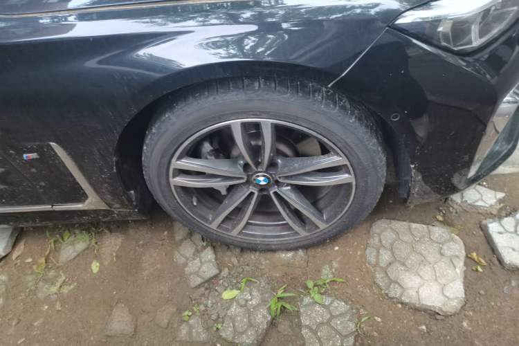 Used BMW 7 Series 2021 730Li M Sport Package Right Front Wheel Hub