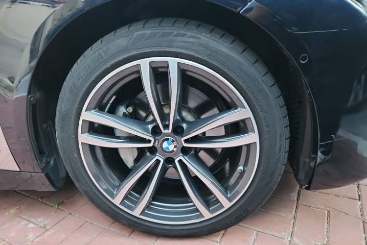 Used BMW 7 Series 2021 730Li M Sport Package Right Front Wheel Hub
