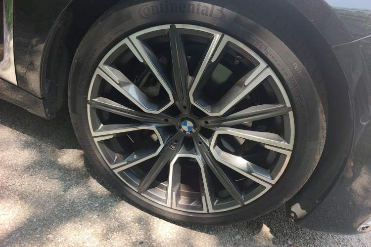 Used BMW 7 Series 2021 740Li Leading Model M Sport Package Right Front Wheel Hub