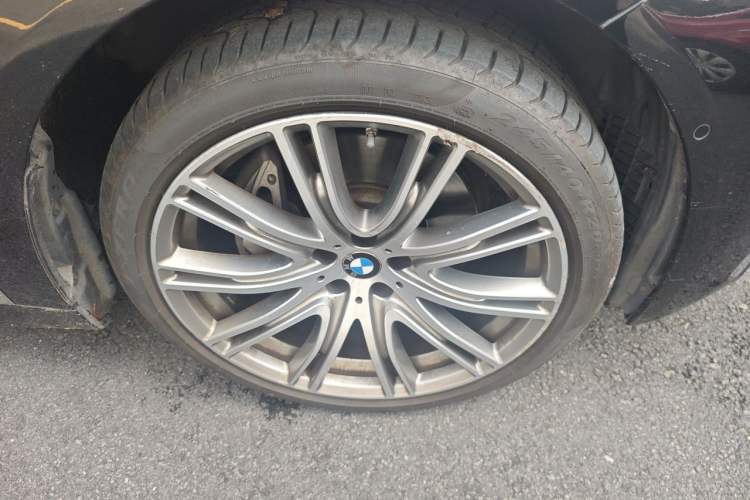 Used BMW 7 Series 2021 740Li xDrive Executive Luxury Package Right Front Wheel Hub