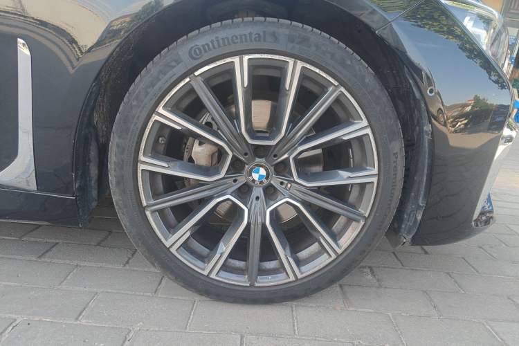 Used BMW 7 Series 2021 740Li Leading Model M Sport Package Right Front Wheel Hub