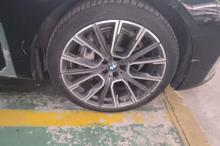 Used BMW 7 Series 2021 740Li Leading Model M Sport Package Right Front Wheel Hub