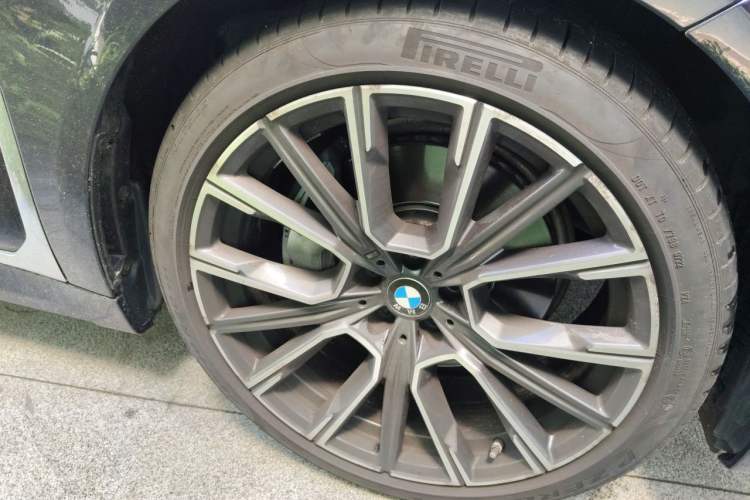Used BMW 7 Series 2021 740Li Leading Model M Sport Package Right Front Wheel Hub