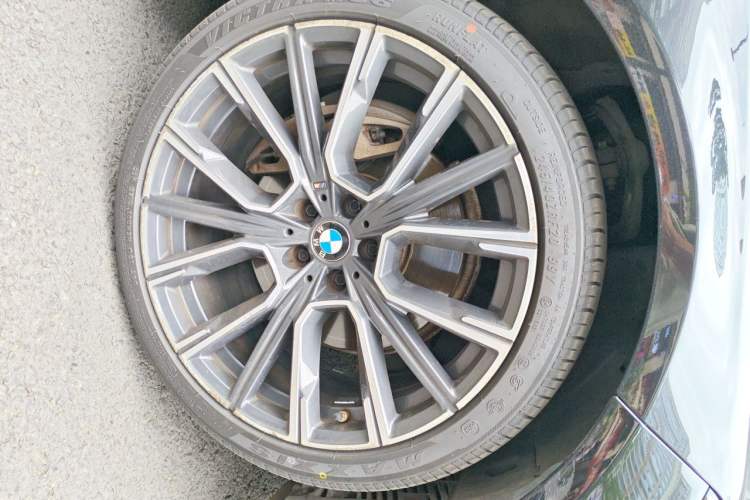 Used BMW 7 Series 2021 740Li Luxury Edition M Sport Package Right Front Wheel Hub