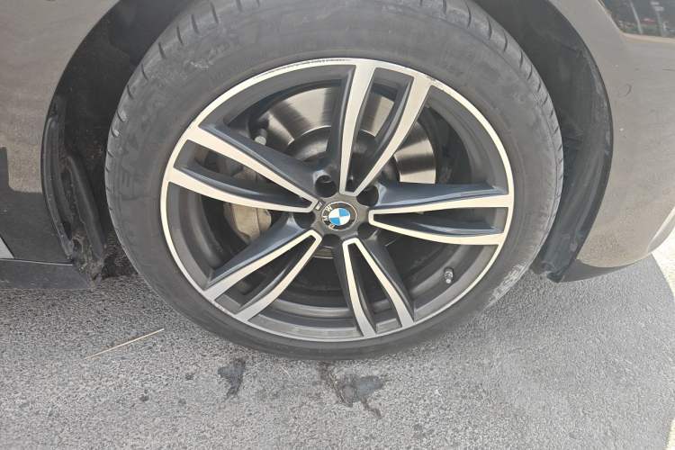 Used BMW 7 Series 2021 730Li M Sport Package Right Front Wheel Hub