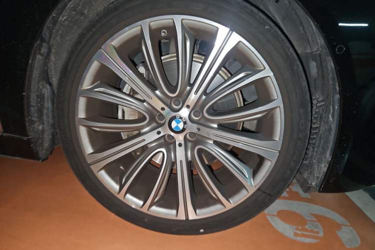 Used BMW 7 Series 2021 740Li Leading Edition Luxury Package Right Front Wheel Hub