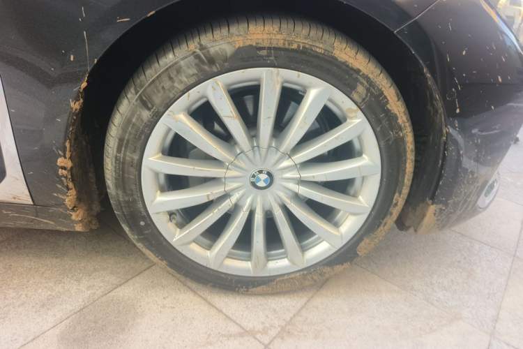 Used BMW 7 Series 2021 730Li Luxury Package Right Front Wheel Hub