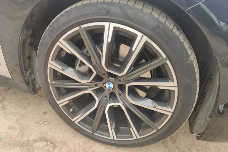 Used BMW 7 Series 2021 740Li xDrive Executive M Sport Package Right Front Wheel Hub
