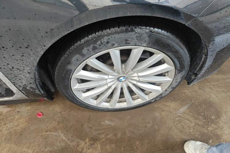Used BMW 7 Series 2021 730Li Luxury Package Right Front Wheel Hub