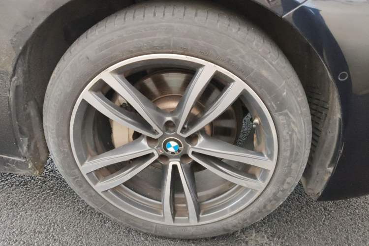 Used BMW 7 Series 2021 730Li M Sport Package Right Front Wheel Hub