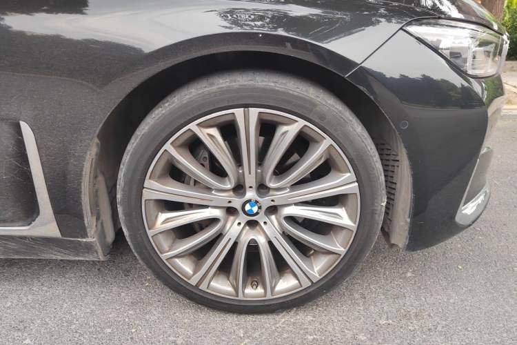 Used BMW 7 Series 2021 740Li Leading Edition Luxury Package Right Front Wheel Hub