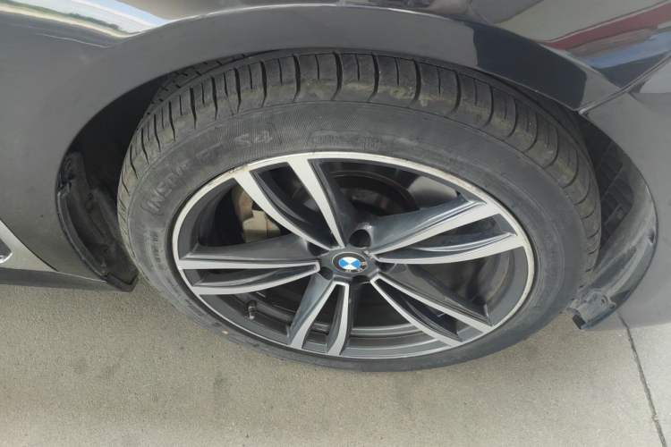 Used BMW 7 Series 2021 730Li M Sport Package Right Front Wheel Hub