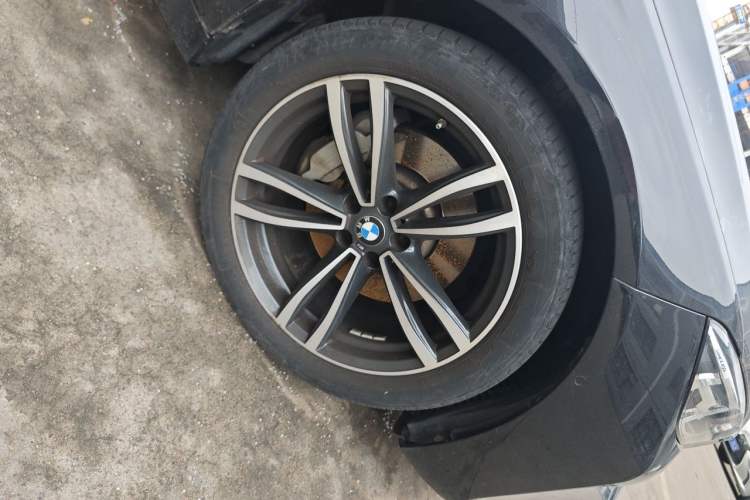 Used BMW 7 Series 2021 730Li M Sport Package Right Front Wheel Hub