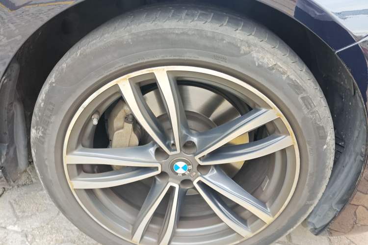 Used BMW 7 Series 2021 730Li M Sport Package Right Front Wheel Hub