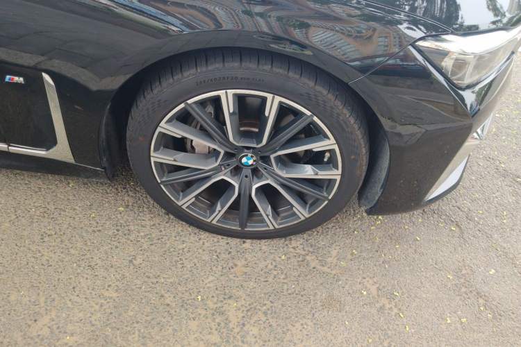 Used BMW 7 Series 2021 740Li Leading Model M Sport Package Right Front Wheel Hub