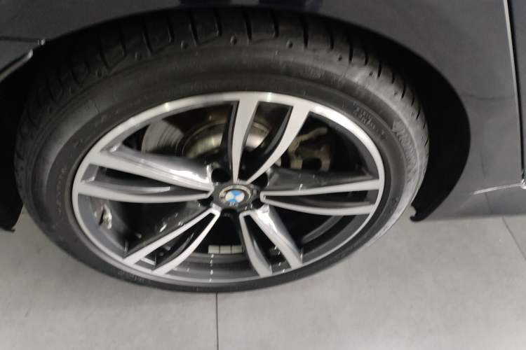 Used BMW 7 Series 2021 730Li M Sport Package Right Rear Wheel Hub