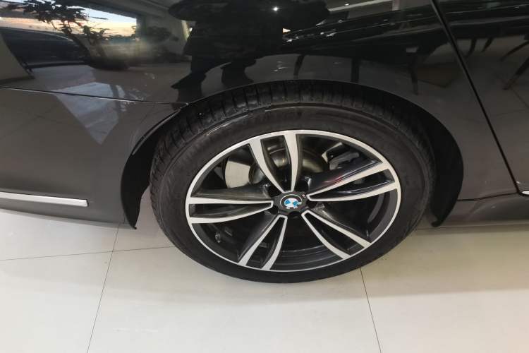 Used BMW 7 Series 2021 730Li M Sport Package Right Rear Wheel Hub