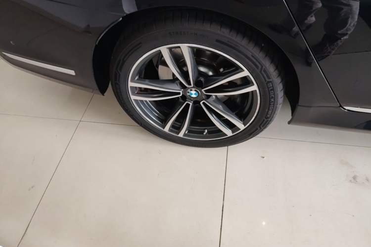 Used BMW 7 Series 2021 730Li M Sport Package Right Rear Wheel Hub