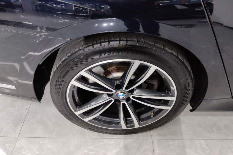 Used BMW 7 Series 2021 730Li M Sport Package Right Rear Wheel Hub