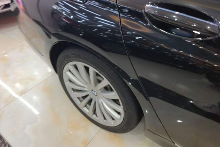 Used BMW 7 Series 2021 730Li Luxury Package Right Rear Wheel Hub