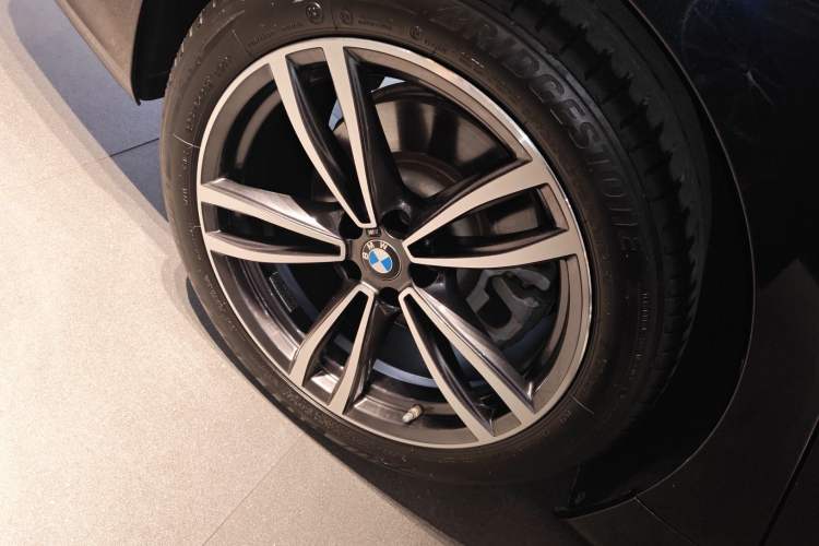 Used BMW 7 Series 2021 730Li M Sport Package Right Rear Wheel Hub