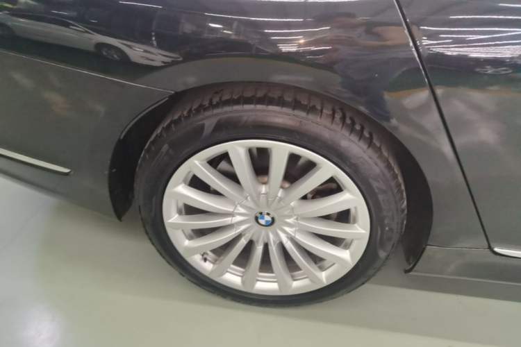 Used BMW 7 Series 2021 730Li Luxury Package Right Rear Wheel Hub