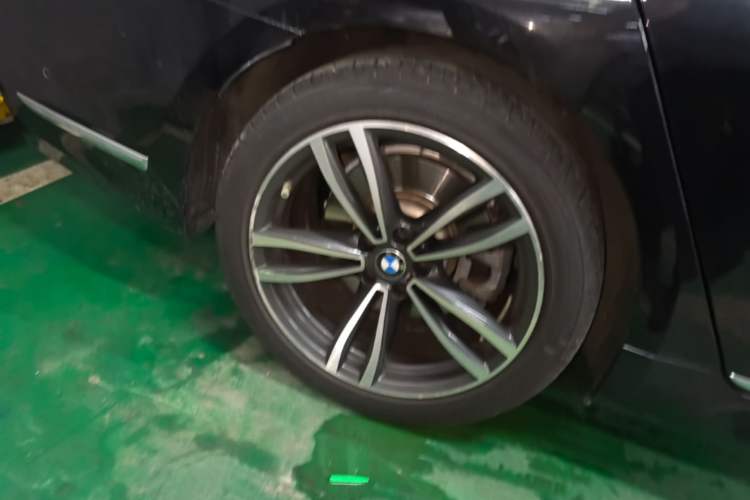 Used BMW 7 Series 2021 730Li M Sport Package Right Rear Wheel Hub