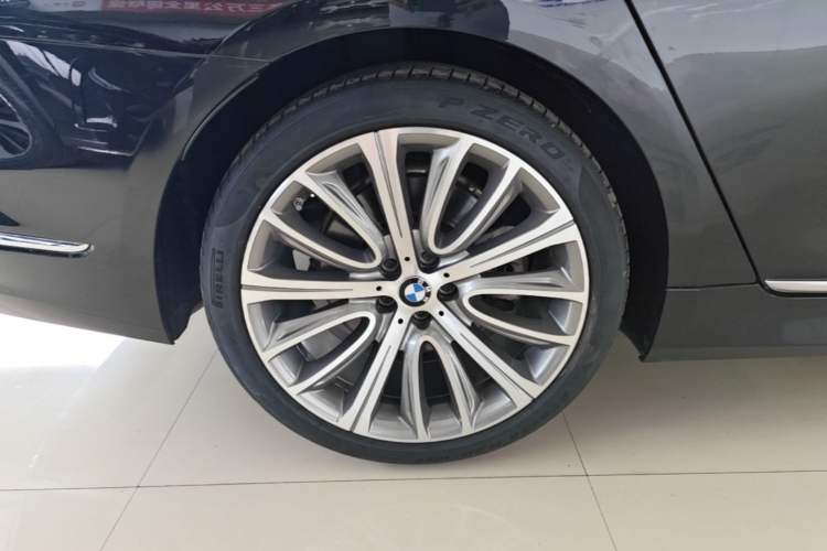 Used BMW 7 Series 2021 740Li Leading Edition Luxury Package Right Rear Wheel Hub
