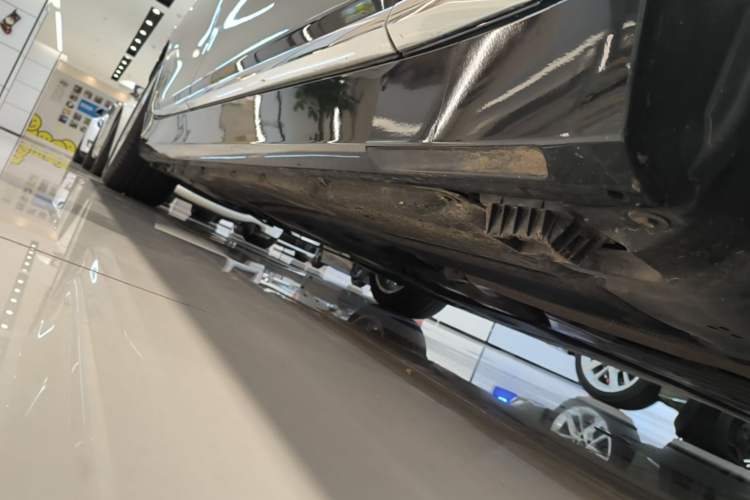 Used BMW 7 Series 2021 730Li Luxury Package Right Side Sill