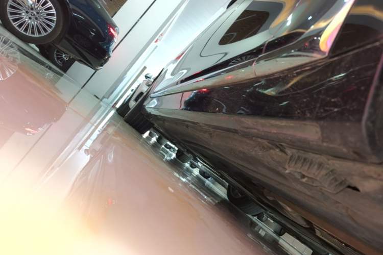 Used BMW 7 Series 2021 730Li Luxury Package Right Side Sill