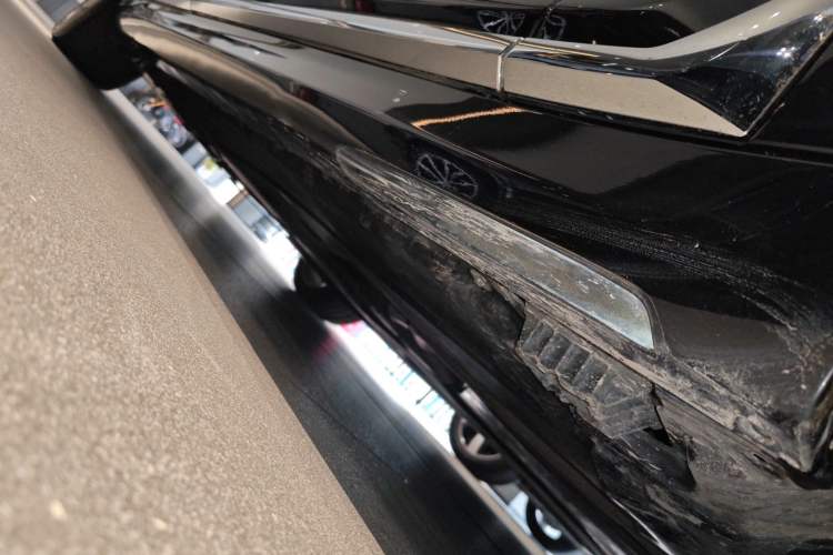 Used BMW 7 Series 2021 730Li M Sport Package Right Side Sill