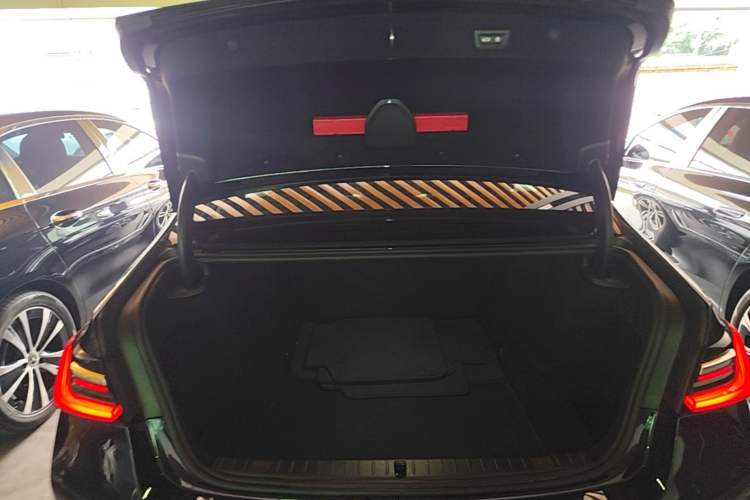 Used BMW 7 Series 2021 730Li M Sport Package Trunk
