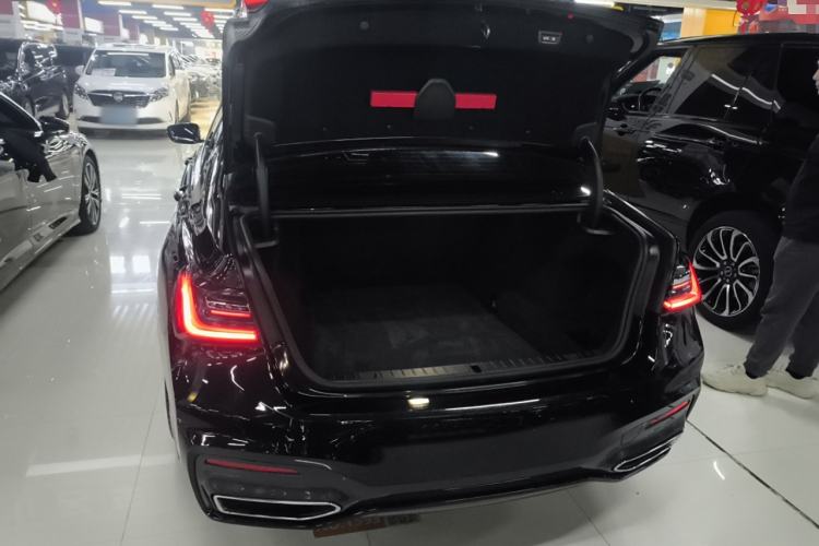 Used BMW 7 Series 2021 730Li M Sport Package Trunk